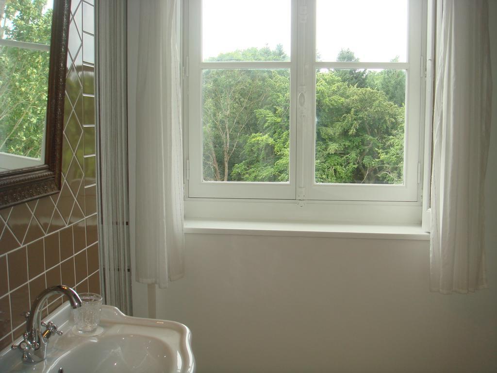 Manoir De La Guerie Bed & Breakfast Ablon Стая снимка
